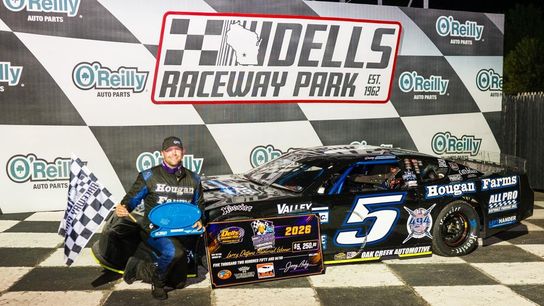 JOHNSON DOMINATES THE DELLS (news)