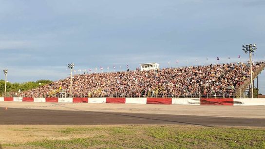 GRUNDY SEASON OPENS SATURDAY (news)